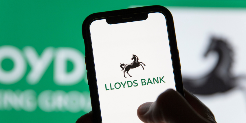 Lloyds Banking Group Data Visibility Error Raises Privacy Concerns