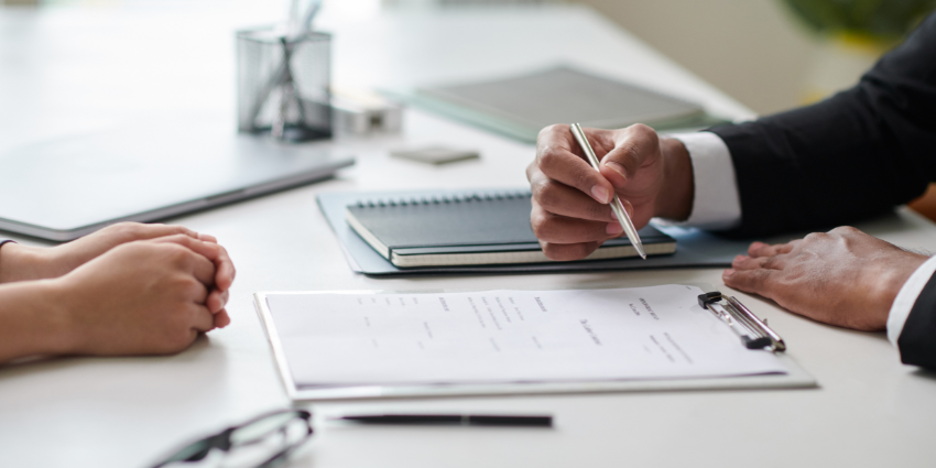 Contact center agent using AI-powered workforce engagement tools to improve performance and reduce workload