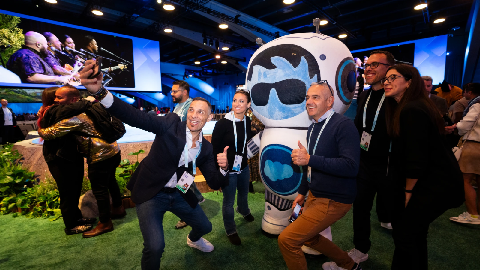 Dreamforce 2026 explores Salesforce Agentforce for customer experience leaders.